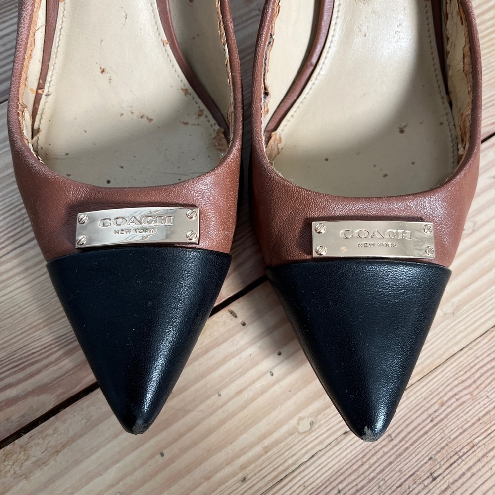 Coach New York Leather Cap Toe Pumps Tan Black Gold Logo Heels Size 8B - Picture 5 of 9